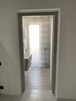 Hårføner og håndklær