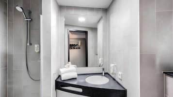 Familienzimmer | Badezimmer | Kostenlose Toilettenartikel