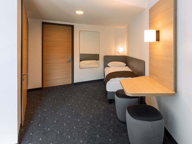 Soundproofing, free WiFi