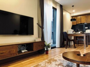 1 habitación, caja de seguridad en la habitación y escritorio