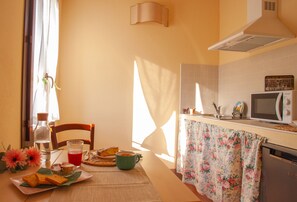 Deluxe-Apartment | Eigene Küche | Großer Kühlschrank, Mikrowelle, Hochstuhl