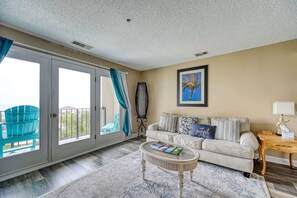 Smart TV - Villa Capriani 204B - Oceanfront - Pools - Hot Tubs - Restaurant (North Topsail Beach)