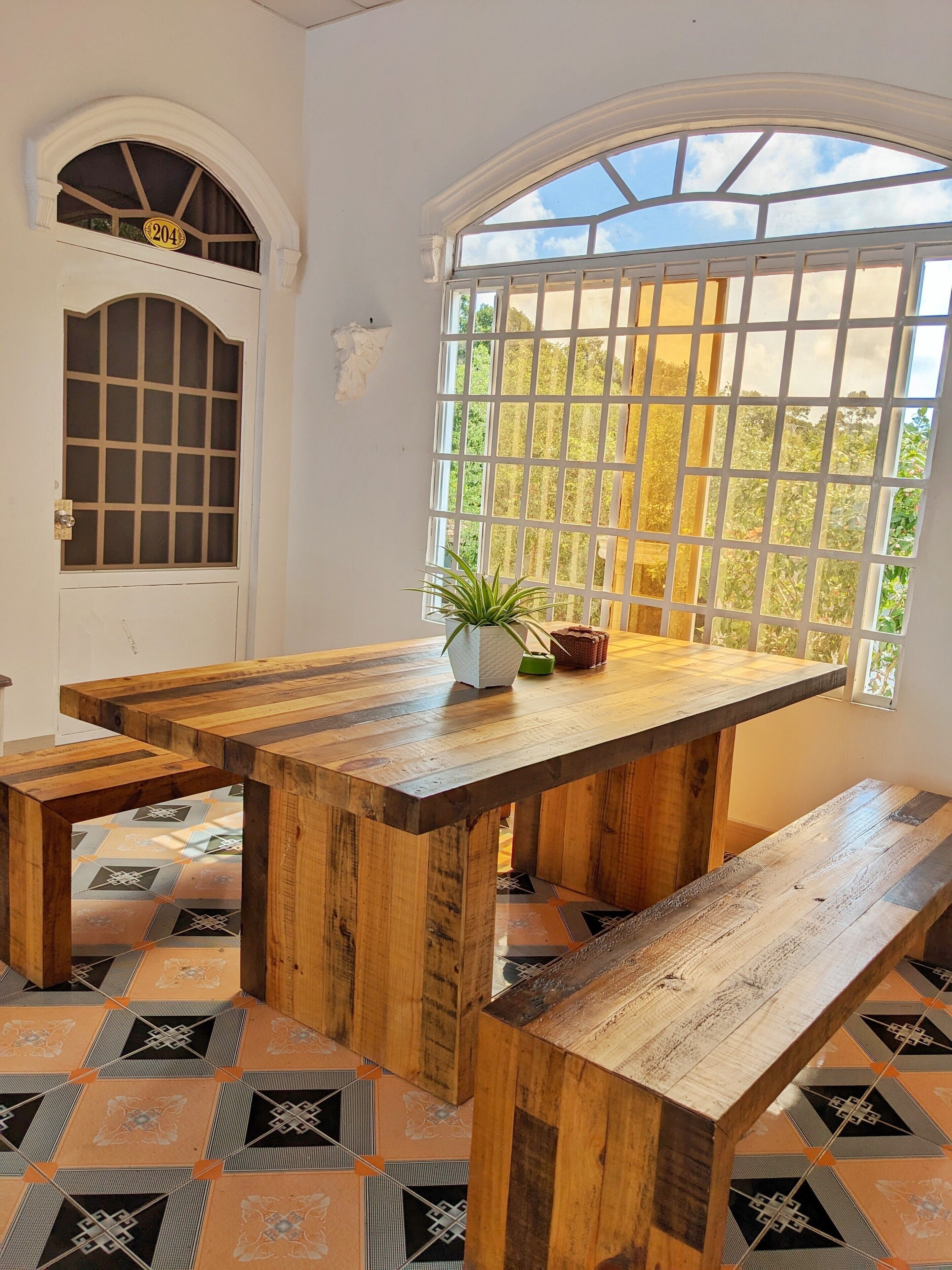 Room, 1 King Bed, Non Smoking, Courtyard View | Terrace/patio