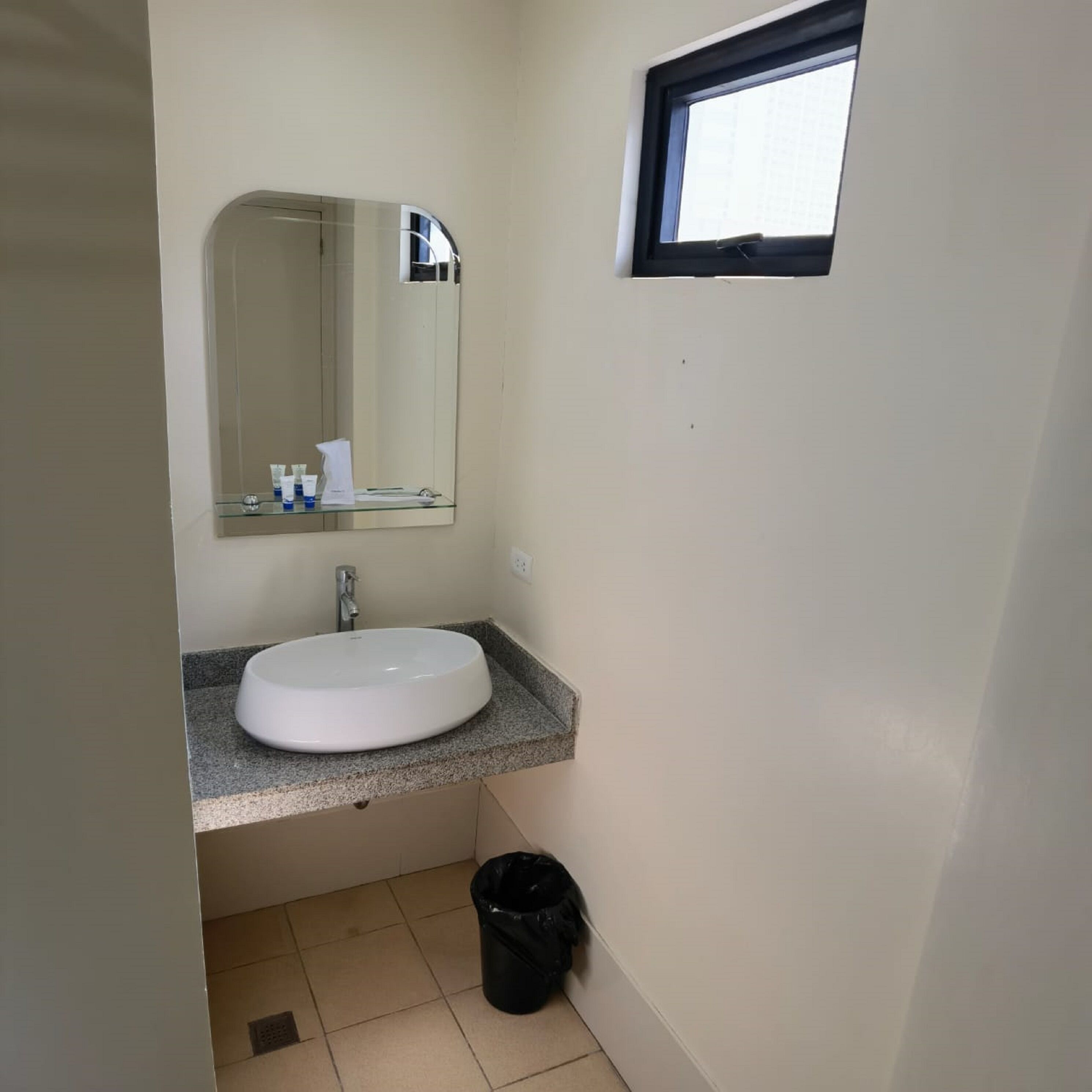 OYO 937 Loveness Apartelle