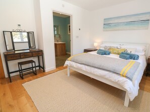 2 bedrooms, individually decorated, individually furnished, free WiFi