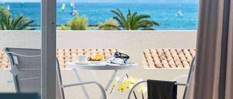 Appartement, 1 chambre, balcon, vue sur la mer | 1 chambre, couette en duvet, coffre-fort, rideaux dâobscurcissement