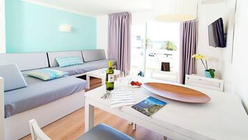 Apartment, 1 Bedroom, Balcony, Sea View | Living area