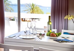 Apartment, 1 Bedroom, Balcony, Sea View | Living area