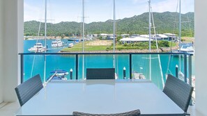 Outdoor dining - Blue on Blue Superior Studio Room 1351 (Nelly Bay)