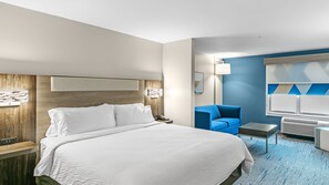 A hotel room with a large bed, a desk, a chair, and a blue accent wall. - Holiday Inn Express & Suites Nokomis Sarasota South by IHG (Nokomis)