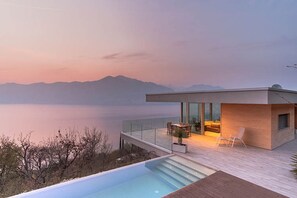 A heated pool - Dream view, infinity pool, privacy & nature. Villa (Brenzone sul Garda)