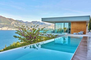 A heated pool - Dream view, infinity pool, privacy & nature. Villa (Brenzone sul Garda)