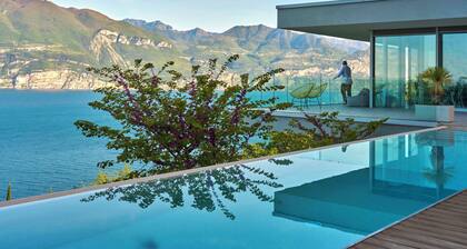 Dream view, infinity pool, privacy & nature. Villa