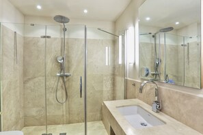 Hair dryer, bidet, towels - La Pergola (Castelfalfi)