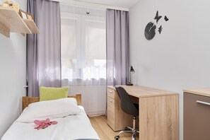 1 bedroom, bed sheets