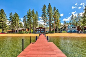 On the beach - Lakefront Legacy luxury Lake Tahoe Estate Camp Richardson luxe01 (South Lake Tahoe)
