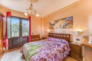 Perhehuoneisto, useita makuuhuoneita, 2 kylpyhuonetta (Beautiful Apt With Seaview Terrace) | 2 makuuhuonetta, kannettavalle tietokoneelle sopiva työtila