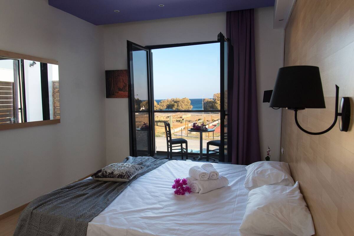 Double Room, Sea View | Down comforters, in-room safe, cribs (free), WiFi (free)