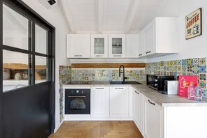 Kühlschrank, Mikrowelle, Ofen, Geschirrspüler