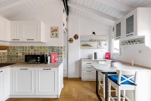 Kühlschrank, Mikrowelle, Ofen, Geschirrspüler