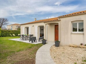 Outdoor dining - Vacation home Zephir by Interhome (Vaux Sur Mer)