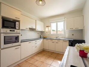 Réfrigérateur, micro-ondes, four, lave-vaisselle