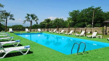 Seasonal outdoor pool