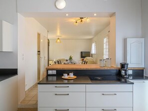 Fridge, microwave, dishwasher, cookware/dishes/utensils