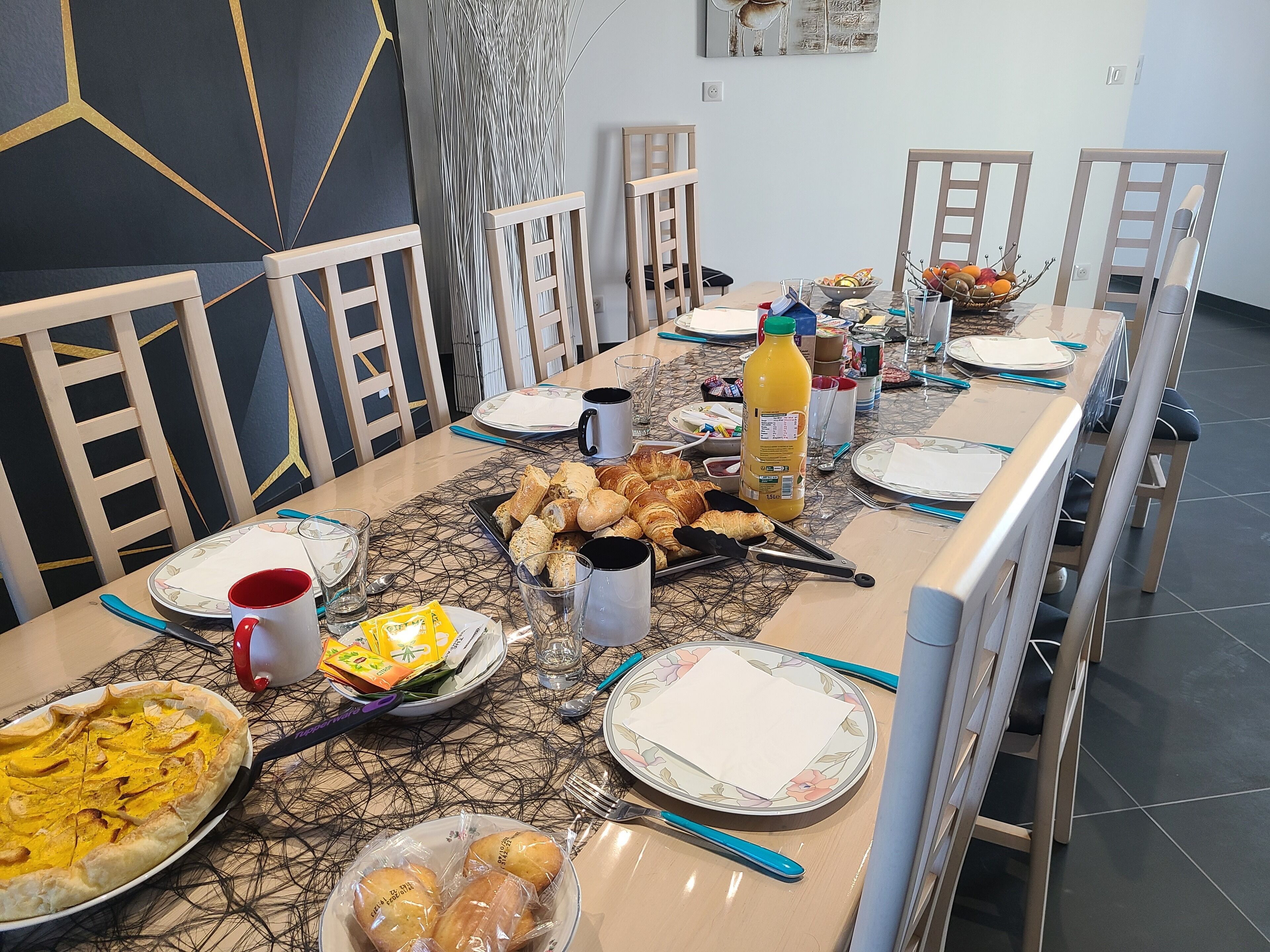 Dagelijks continentaal ontbijt (EUR 9.50 per persoon)