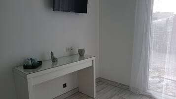 Klassieke tweepersoonskamer | Luxe beddengoed, bedden met traagschuimmatrassen