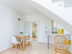Dining - Prisange by Interhome (Roses)