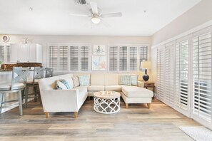 Smart TV, libros y videoteca 