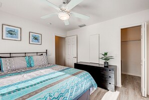 3 chambres, fer et planche à repasser, Wi-Fi, draps fournis