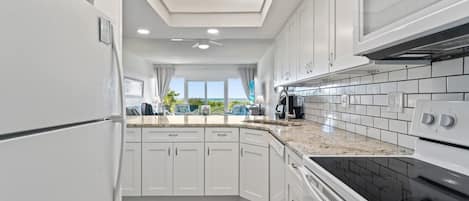 Refrigerador, microondas, horno y lavavajillas