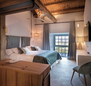 Standard-herbergi fyrir tvo - útsýni yfir skipaskurð | Vinnuaðstaða fyrir fartölvur