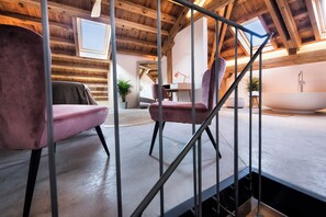 Deluxe Suite, Canal View | Laptop workspace