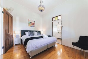 6 makuuhuonetta, silitysrauta/-lauta, Wi-Fi, vuodevaatteet