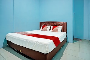 Basic Double Room | Laptop workspace, free WiFi, bed sheets
