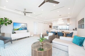 Smart TV, video games, DVD player, computer monitors - Rum Point Resort #306 (Seven Mile Beach)