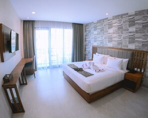 Deluxe Double Room | In-room safe, desk, free WiFi, bed sheets - Flamingo Bajo Waecicu (Labuan Bajo)