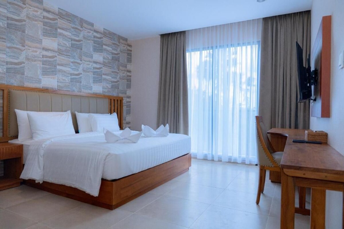 In-room safe, desk, free WiFi, bed sheets