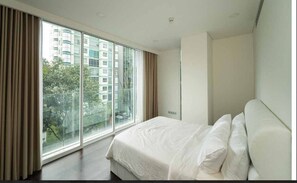 4 Schlafzimmer, Schreibtisch, Bügeleisen/Bügelbrett, WLAN