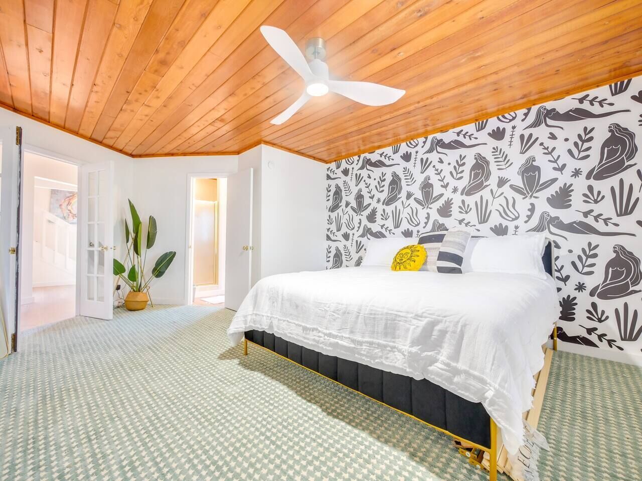 Ocean Views! Private Pool! Fun Decor.