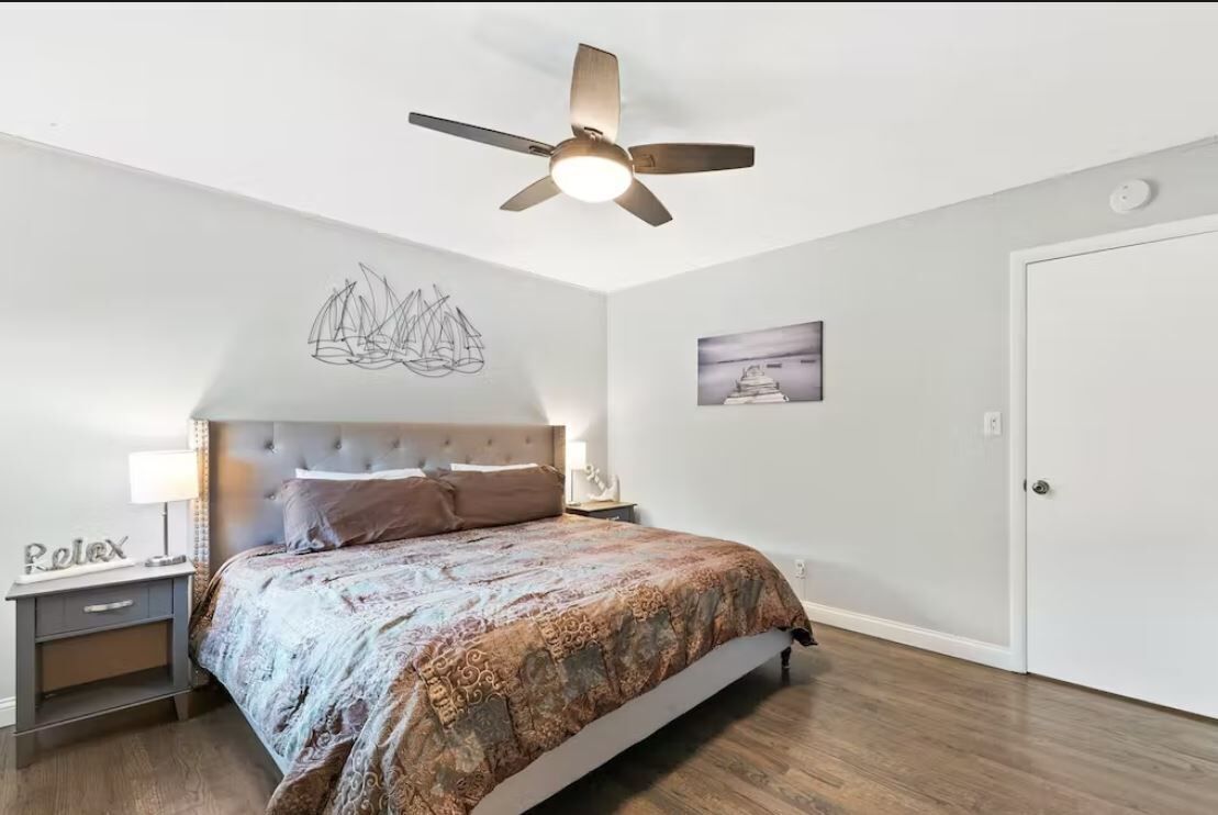 Beautifully remodeled, with private pool, hot tub & fast WiFi