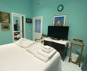 2 bedrooms, desk, iron/ironing board, free WiFi - Two Double rooms with private bathrooms and an equipped roof terrace. (Sant'Agnello)