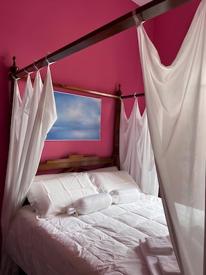 2 Schlafzimmer, Schreibtisch, Bügeleisen/Bügelbrett, Reisekinderbett