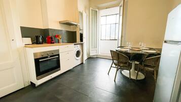 Fridge, microwave, oven, coffee/tea maker