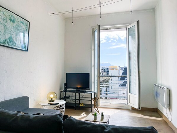 TV - #FF | Pretty light in Grenoble ☀ | T2 (Grenoble)