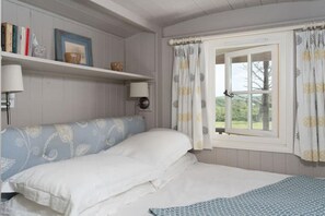 1 quarto, escrivaninha, Wi-Fi de cortesia, roupa de cama