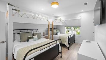 5 bedrooms, iron/ironing board, free WiFi, bed sheets